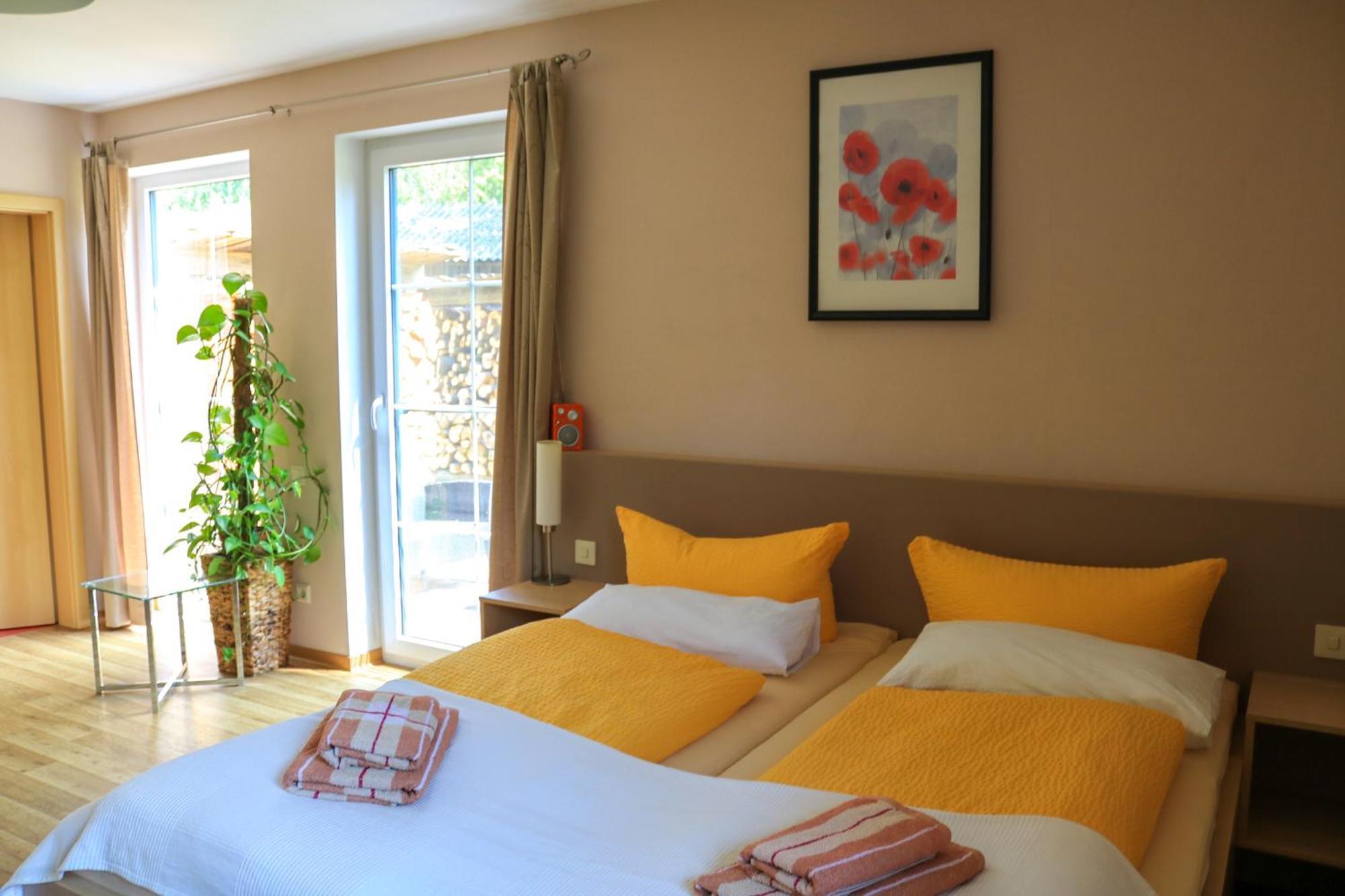 Gasthaus & Pension Am Kurfuerstendamm Burg  Ngoại thất bức ảnh
